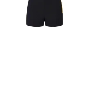 Shorts in crêpe leggero colore nero con catena gioiello